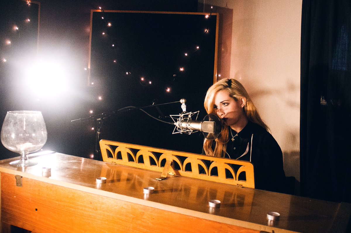 BTS pics of our <a href="/TortoiseBlonde/">Tortoise & Blonde</a> session with <a href="/sizzyrocket/">Sizzy Rocket</a> at <a href="/RefugeRecording/">Refuge Recording</a> 📷 by @LizSmalls 💕 #musicblog