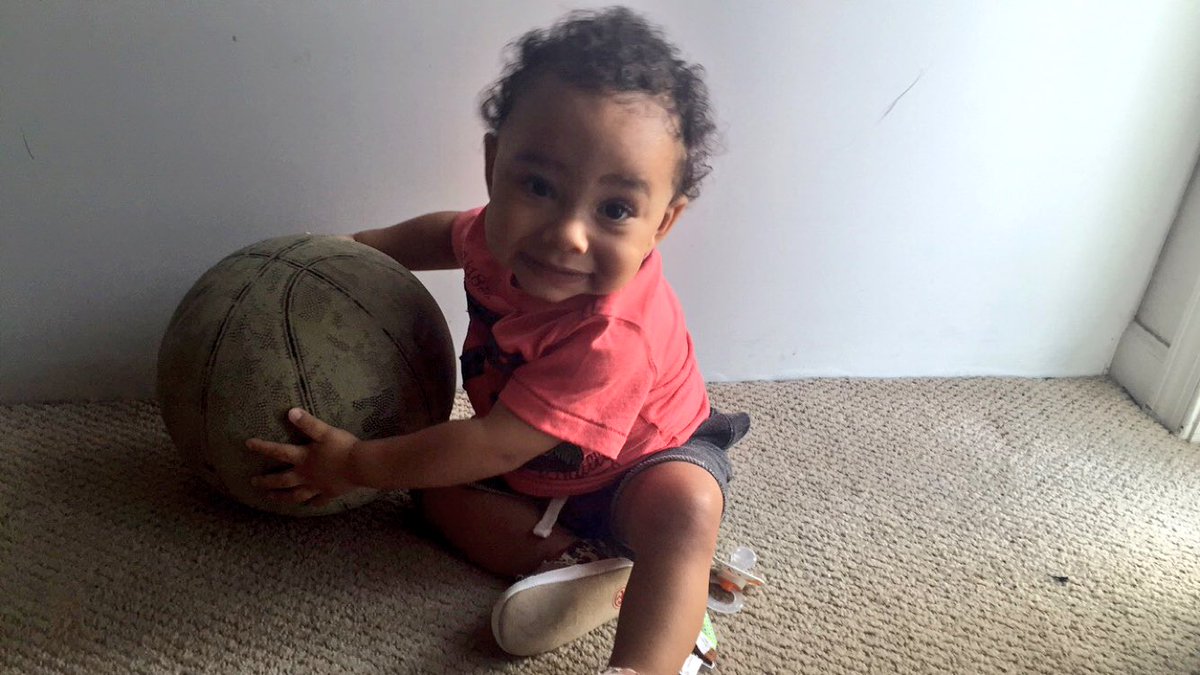 Alexis_Shaquan's tweet photo. When your godson isn't even 1 yet and already knows how to be in the triple-threat position 😌😍💁🏽🏀 #GoJace https://t.co/VJKwygYro5