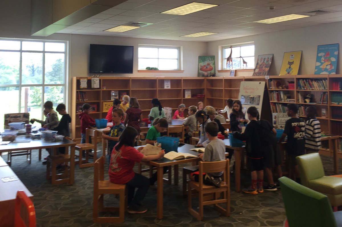 kjwoodruff2's tweet photo. The L.E.S. Makerspace is still in full swing!  @TCBOE_LES @TCBOE #leadingtheway https://t.co/DnuTJM7wp4