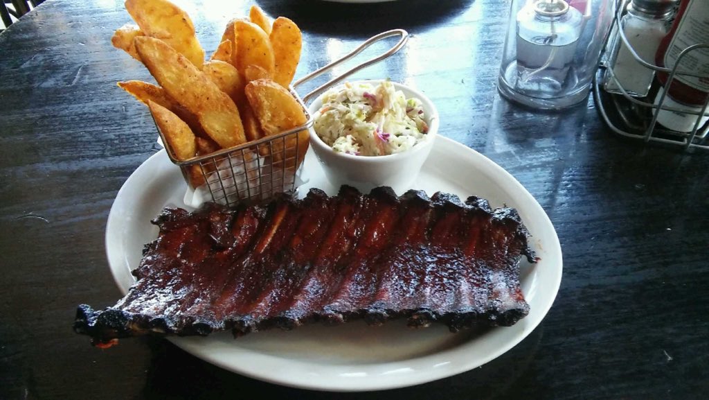 HibernianPub's tweet image. Rooftop dining, Stuffed Calamari, Guinness ribs, &amp;amp; half priced wine glasses &amp;amp; bottles @Glenwood_South Pub🍷🍴☘☀️