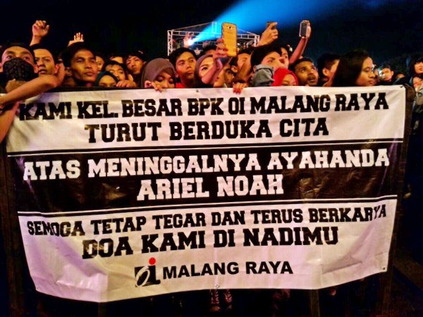 SahabatJakarta's tweet photo. Terima kasih untuk OI turut berduka cita atas meninggalnya ayahanda @R_besar pada konser mlm ini di malang #Respect https://t.co/OSlDLruWzY