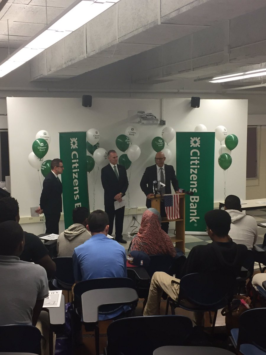 MBPhilly's tweet photo. .@SDPHite & @CitizensBank PA President #DanFitzpatrick kick off #FinancialLiteracyMonth with #FinLit #MoneySmart https://t.co/l4kfJ7CWPo