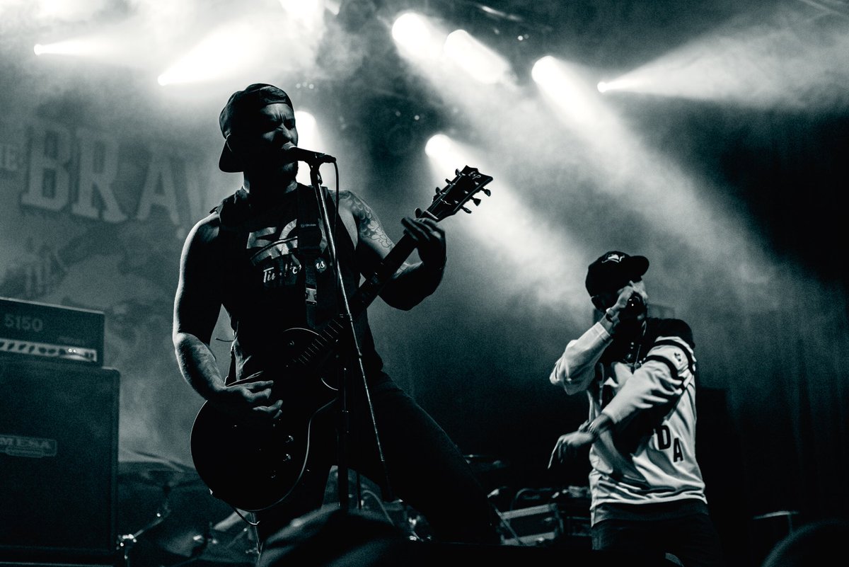 ObeyTheBrave's tweet photo. Back at it again! 🍁💀 // #ObeyTheBrave #espguitars #sennheiser #epitaphrecords #teamdistort // 📸 by @dominikmphoto https://t.co/XjJiDwAncq