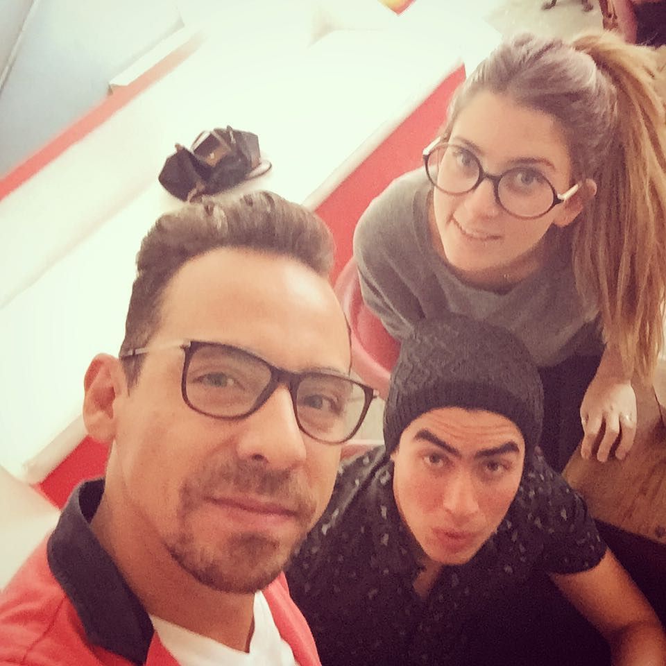 Rene_Ortiz's tweet photo. #junta @jorgvillaloboss @daniellefclyde #fun #talent #happy #tv #royalstone https://t.co/gFWpAvnpDg https://t.co/Sos3fRhgzn