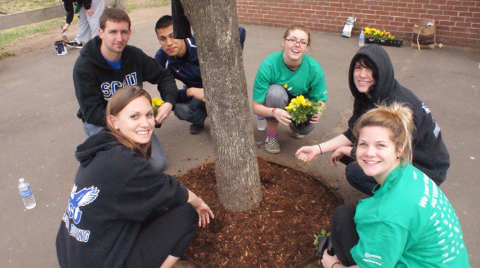 <a href="/SCSU_Owls/">SCSU Athletics</a> <a href="/SCSUswim/">SCSU Swim and Dive</a> Thanx for signing 4 #ComcastCaresDay #NewHaven #CT we can't wait 2 #MakeChangeHappen with you!