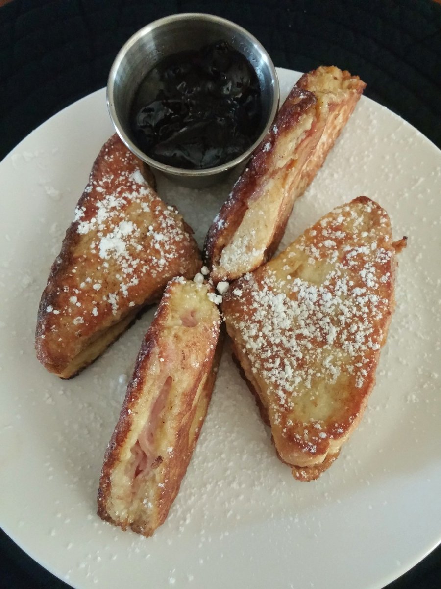 makemyleftover's tweet photo. #leftover finger sandwiches make for quick & easy Monte Cristo! #lunchtime #SandwichWay #nofoodwaste https://t.co/GfzjVoZzfo