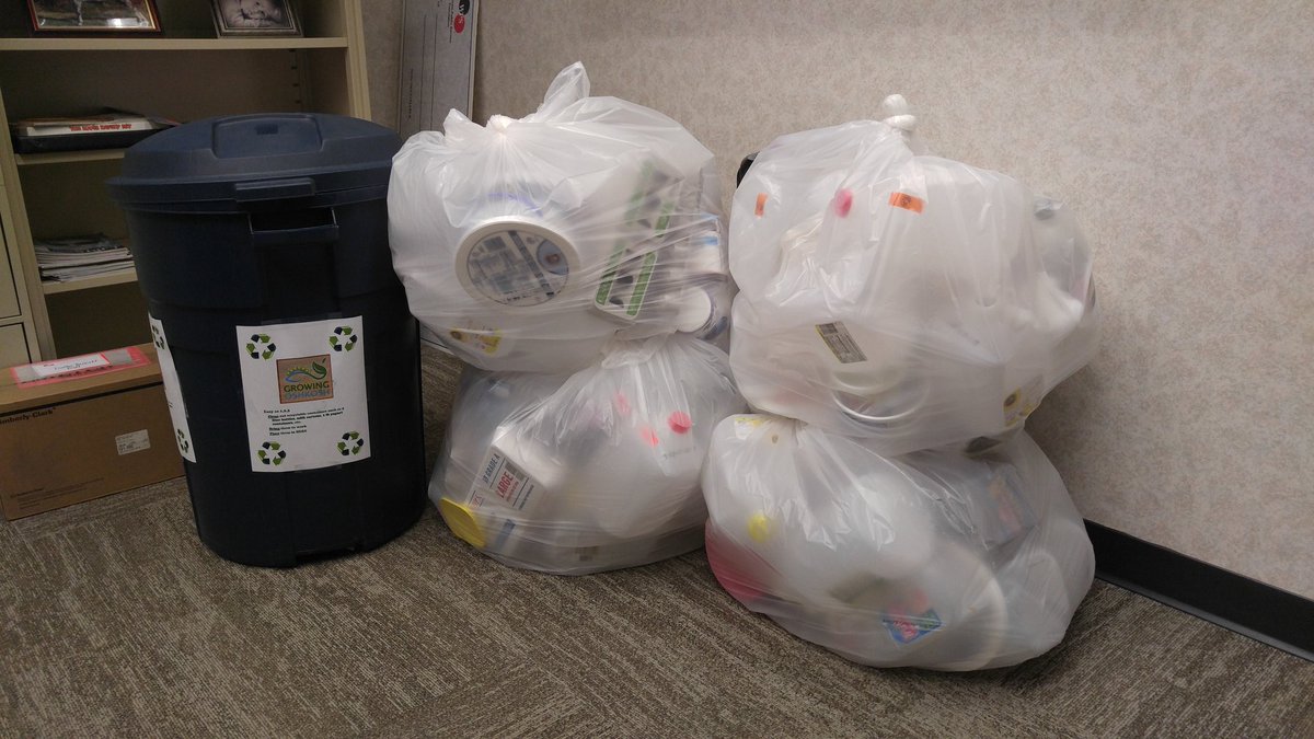 DallasBennett66's tweet photo. Proud of my Oshkosh Team at #WPS  who gathered lots of containers for Growing  Oshkosh's spring student workshops. https://t.co/Lb0U0mn7hJ