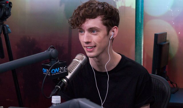 OnAirWithRyan's tweet image. Watch: @TroyeSivan performs "Youth" &amp;amp; "Fools" live, reveals highlight of his career! onair.rs/1q2l3Ue