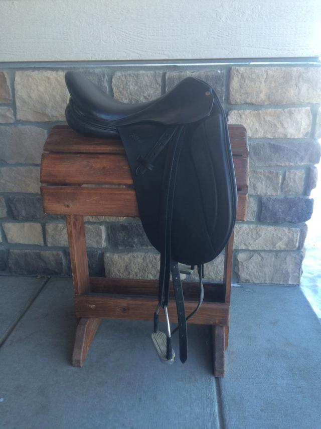 BitsandBridles1's tweet photo. Used #Northrun #Dressage #Saddle 17.5in Seat, Medium Tree: https://t.co/9219WvilIq https://t.co/OFuEe5F7cC