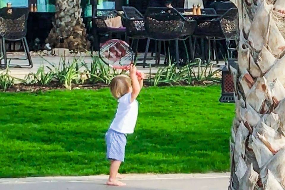 GoRogerFederer's tweet photo. Leo and Lenny Federer learning Tennis. #FedererTwins https://t.co/1UlIYmuaGX