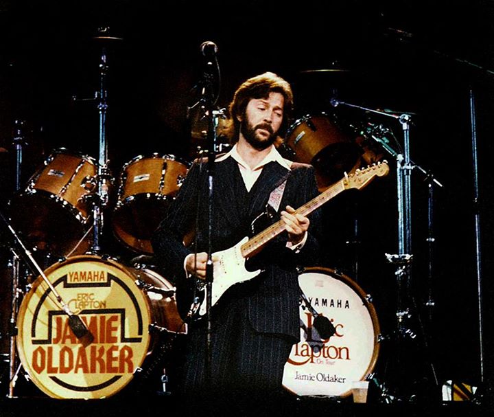77MASH's tweet photo. #EricClapton with his #Stratoscaster guitar: "Blackie". https://t.co/L3TDAMiSc4