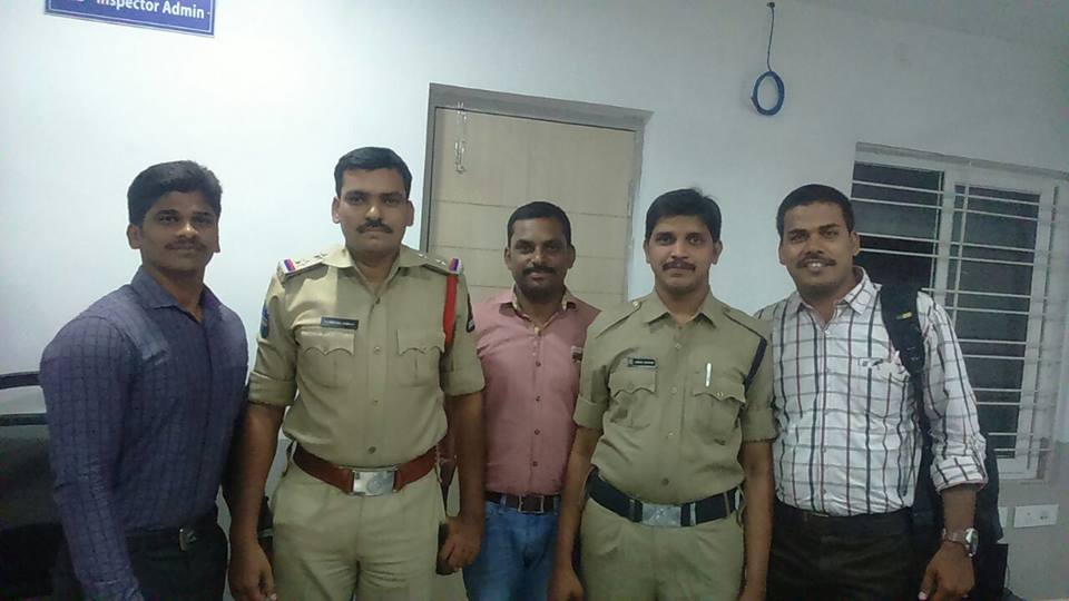hydcitypolice's tweet photo. Acp Mirchowk Sir, conducted 16 verticals meeting in the division and presented rewards to all the best performers... https://t.co/a1Ghg5PNh6