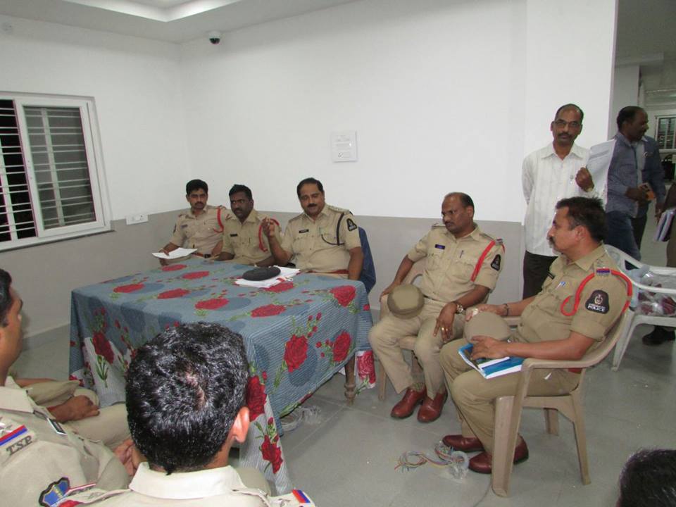 hydcitypolice's tweet photo. Acp Mirchowk Sir, conducted 16 verticals meeting in the division and presented rewards to all the best performers... https://t.co/a1Ghg5PNh6