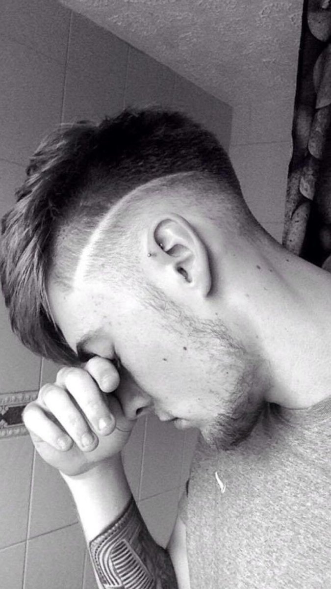 head2headbarber's tweet photo. Fresh trim by Connor at #head2headbarbers #head2head2 and #head2headinc 💈✂️ https://t.co/w9BohxK1Vj