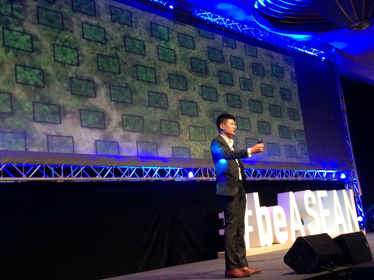 Lok3600's tweet photo. "How to manage 2,000,000,000 #palm trees, on land 200x of Spore?" Mark Yong @GarudaRobotics @InvestASEAN2016 #drones https://t.co/OxKeLGAbn4