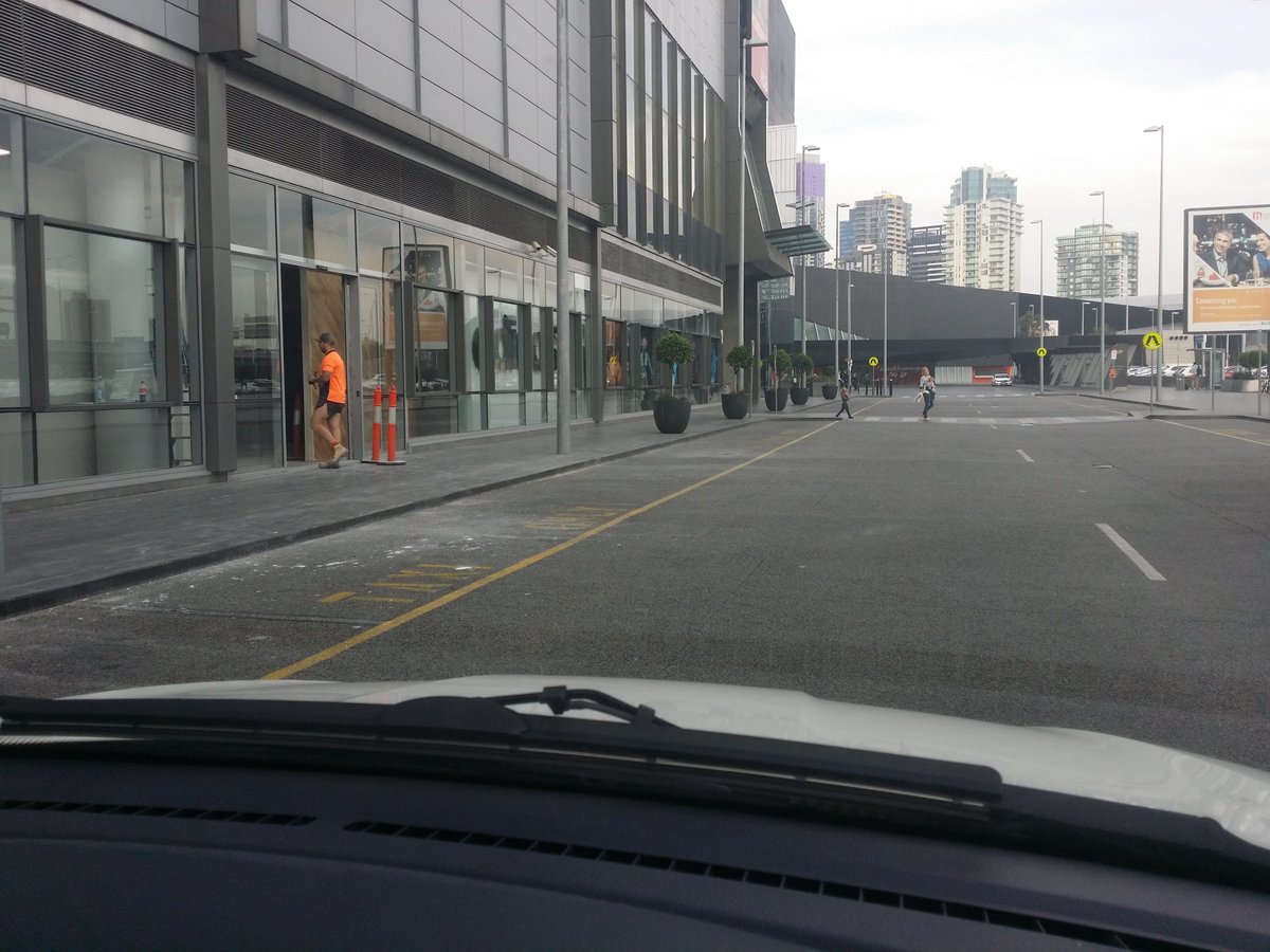 UberXGuyMelb's tweet photo. @Uber_Australia Look! No Taxi's at South Wharf! Better hire an #UberX https://t.co/3LUUF5WIKj