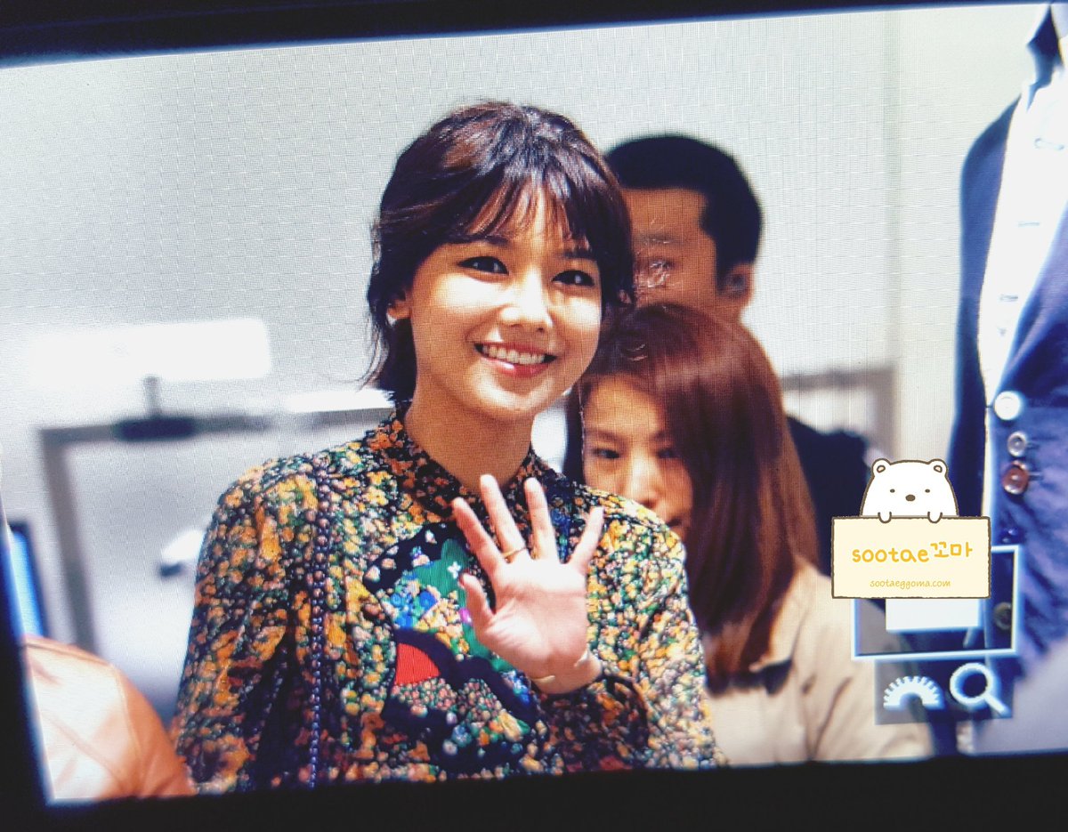 [PIC][14-04-2016]SooYoung tham dự sự kiện khai trương chi nhánh mới tại Seoul của thương hiệu "COACH" vào chiều nay Cf-8oJwWQAA_zdp