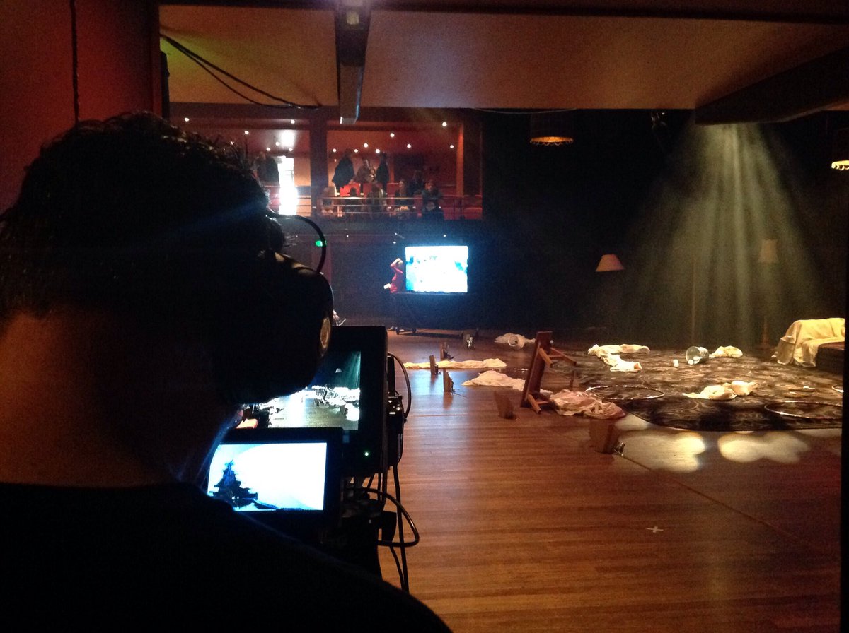 counting down... Time for the Stunt Lounge live stream! Tweet us if you're watching! #sohcircus