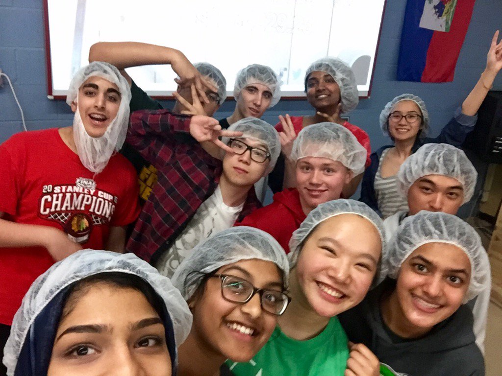FremdDebate's tweet photo. debate representing at @fmsc_org for Viking Service Week!!! #VSW16 #VikingServiceWeek #fhsspirit https://t.co/CD7MxaeF5J