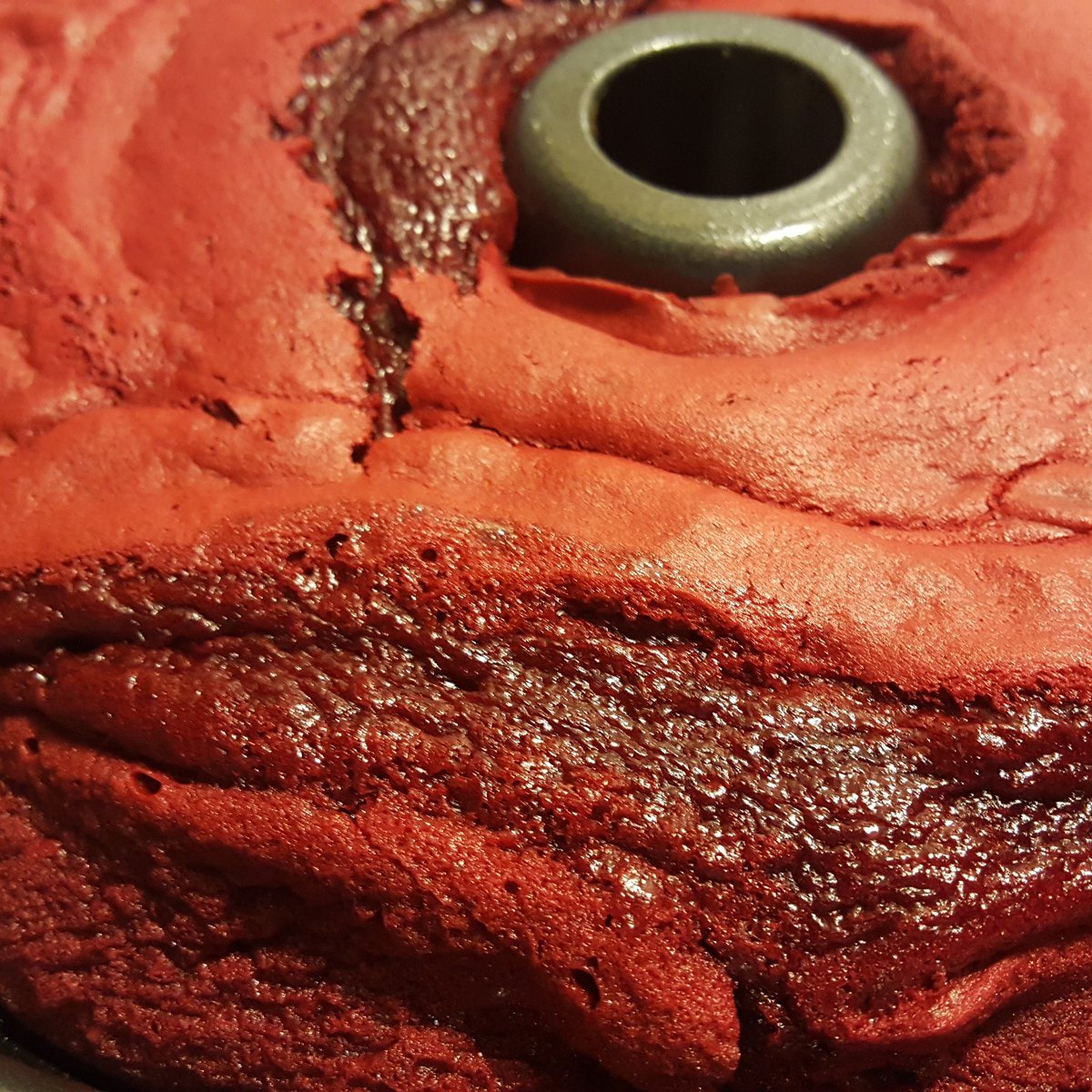 Butteriffic901's tweet photo. A #RedVelvet Bundt Cake & a #Strawberry Bundt #Cake by Meekies Munchies! #MunchLocal #LocalLoveMemphis #MUNCHtastic https://t.co/KVQDkZZ7El