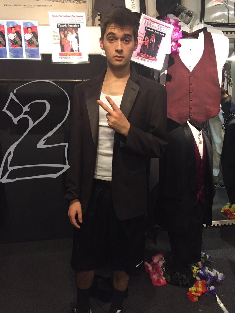 MrEast2016's tweet photo. 2 DAYS UNTIL MR. EAST ARE YOU READY?? https://t.co/ciEFf8eCYP