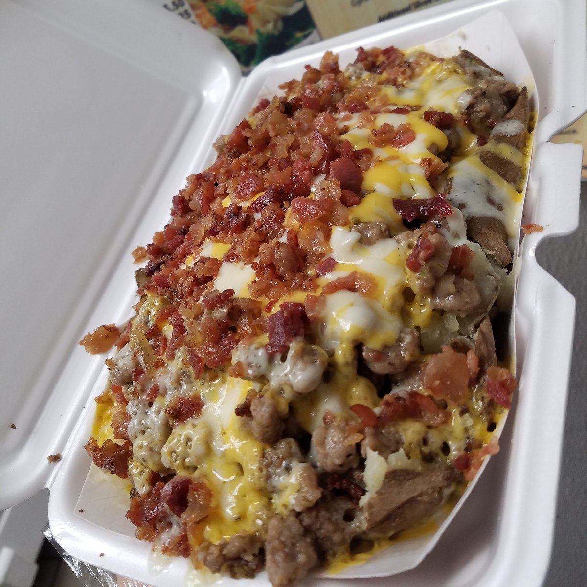 thepotatoplace's tweet photo. Ground beef, Italian sausage, and bacon w/garlic butter &amp; cheese 107 w Warren Detroit 3138338948 https://t.co/Bx3M4f9gzW