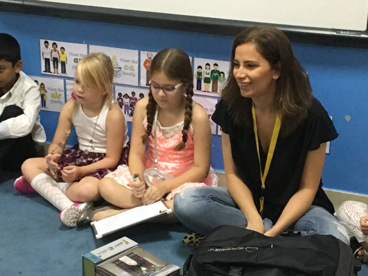 OnyxWSO's tweet photo. #Fashion through the ages! Year 3 enjoyed their fab WOW day to begin their new #LearningEnquiry this term! #cool https://t.co/yJsRtdSWWt