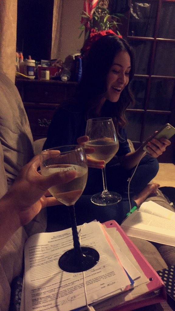 __berlynnn's tweet image. Cheers to Kobe&apos;s last game. #studydate