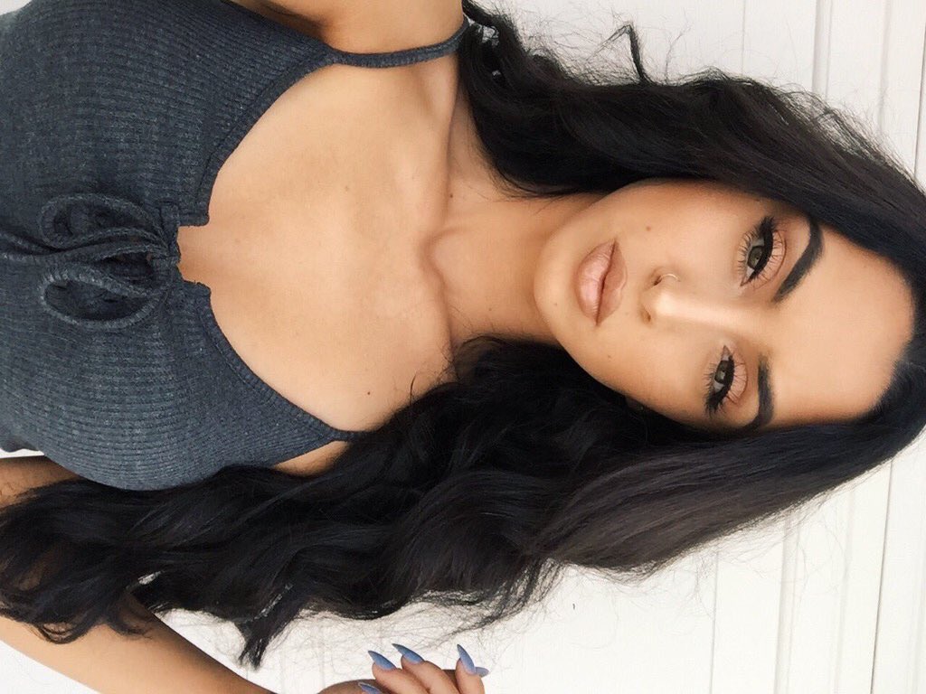 AlluringLea_'s tweet image. 