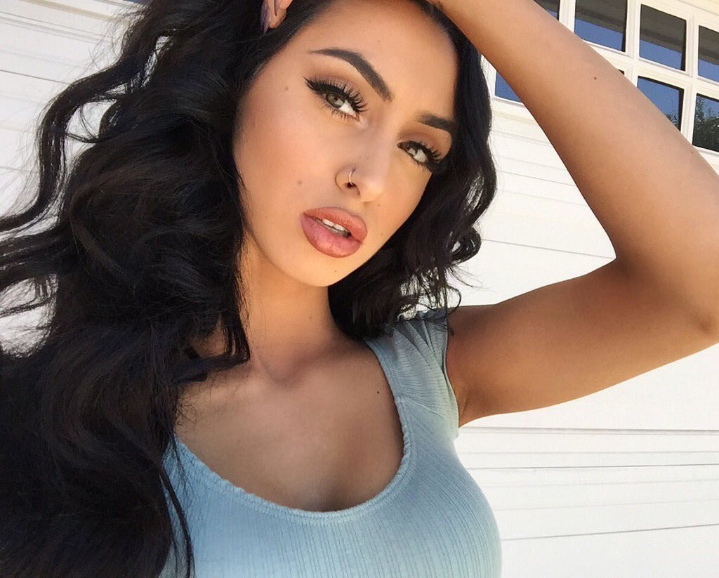 AlluringLea_'s tweet image. 