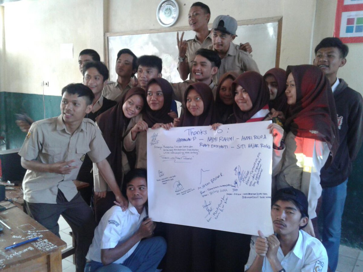 DigyArting's tweet photo. thanks ka @rianyer ka @andririlio seru bgt hari ini sama adik-adik di SMK Miftahul Huda #FutureHeroT5el https://t.co/8lIpFbRLyL