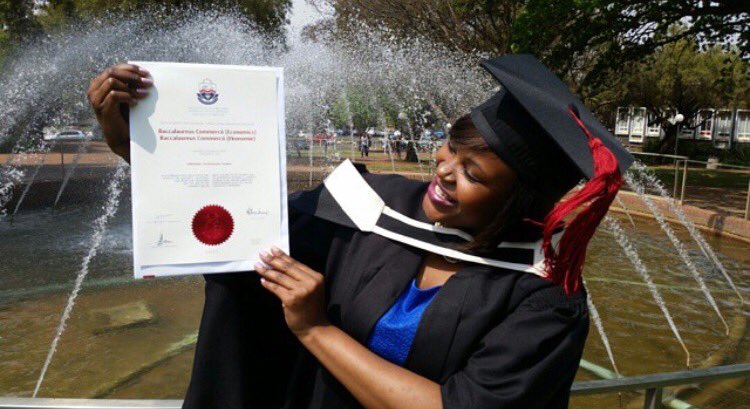 Zizipho_ZA's tweet photo. Throw Back To Grad Day at @UFSweb 😀 1 of the happiest days of my life as I fought with FEC314 -investments so much! https://t.co/HCuqR9HTU2