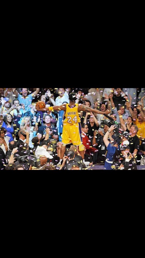b_moore0's tweet photo. 20yrs ago a 17 yrs kid named Kobe Bean Bryant walked on the court 20 yrs later a legend walked off #ThankYouKobe https://t.co/PkdoBryq90