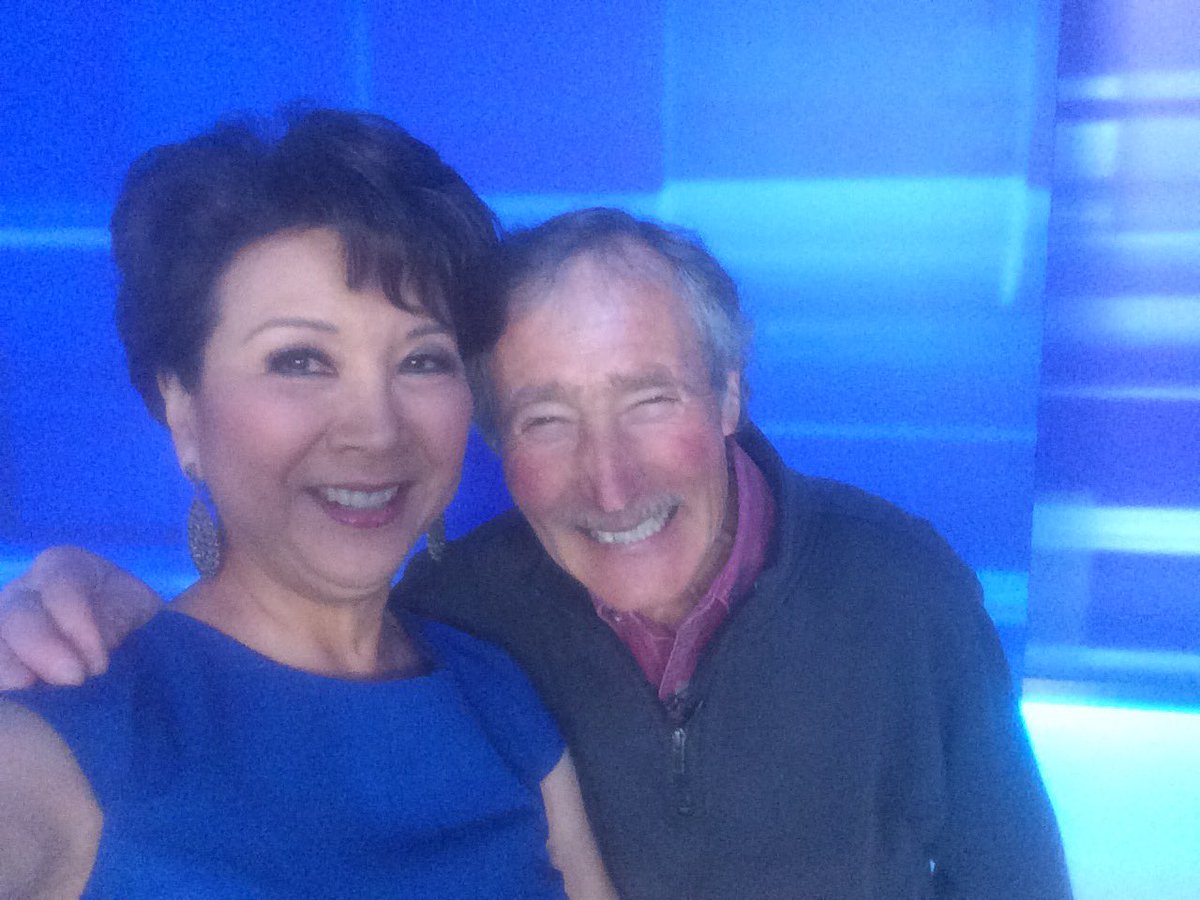 LoriMatsukawa's tweet image. Ooo la la! #Ciscoe Morris stopped by our #KING5 studio. Got me in the mood to plant something!