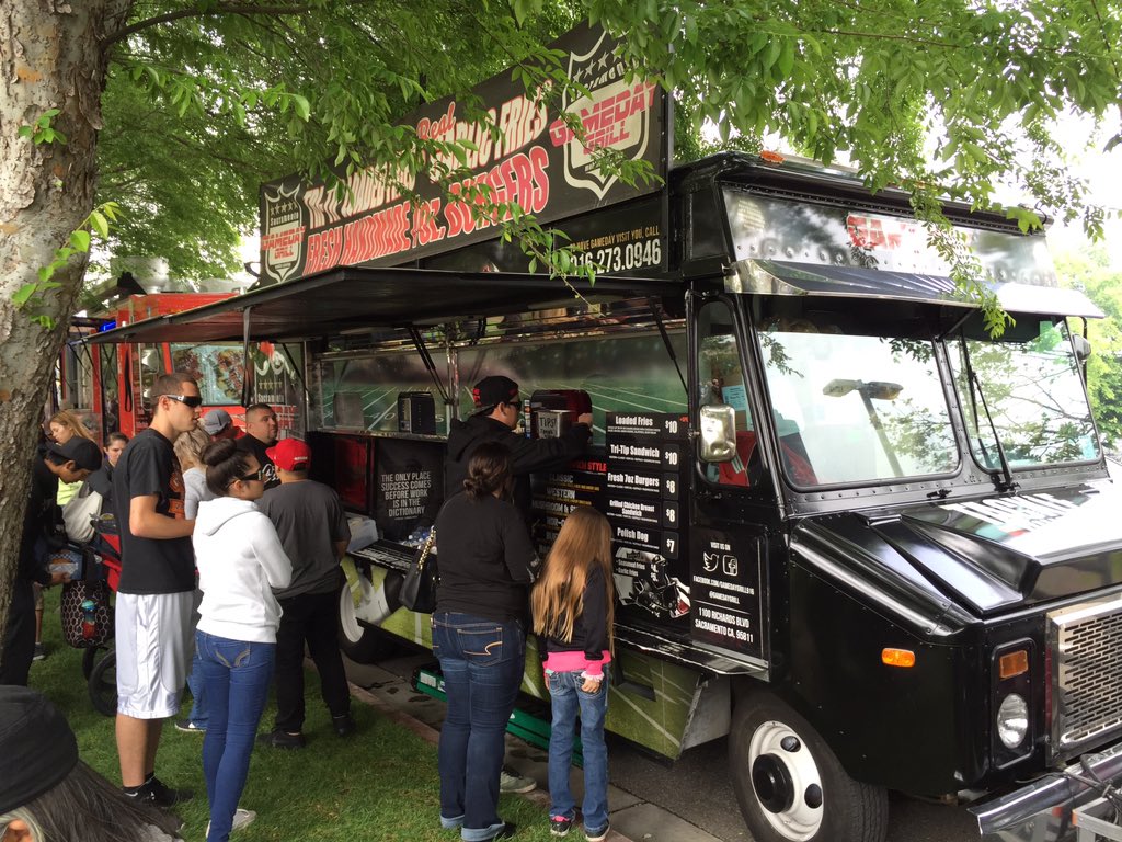 Hostpuppies's tweet photo. Food truck day #foodtruckapalooza #foodtruckmania https://t.co/entHalnM9N