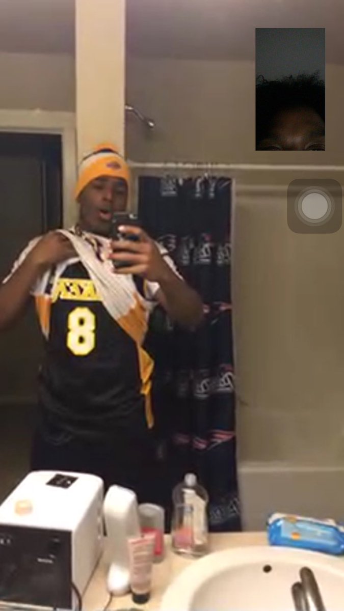 oShowtimeEOE's tweet image. Respect Kobe @That_Guy_Tre10 ✊🏾
#2Jerseys