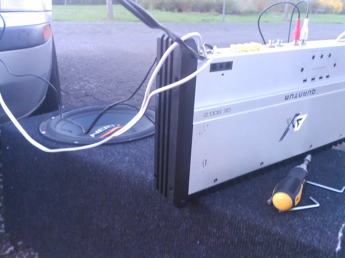 clonkfreak's tweet photo. Fixed one of my amps. One cap exploded because I switched + and -. Argh ;) #LS2LX #Lancia #HiFi https://t.co/hb8ADHmkvh