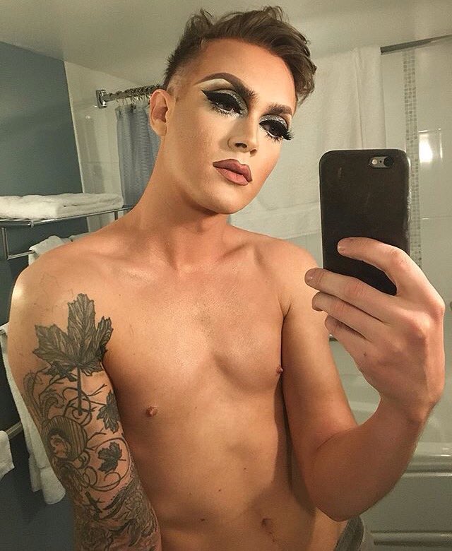 dragqueengee's tweet image. I've given up on this acc, but fuck me.