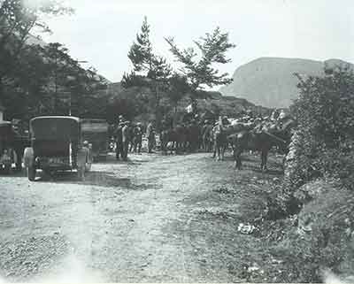 SnapCiarrai.ie (@snapciarrai) on Twitter photo Just an example of  everyday life in Kerry.  87 years ago.
'At The Foot of The Gap' 1929
snapciarrai.ie Just an example of  everyday life in Kerry.  87 years ago.
'At The Foot of The Gap' 1929
snapciarrai.ie