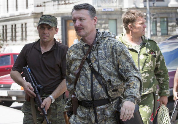 vits2014's tweet photo. 2 года назад, 12 апреля, из-за поребрика пришла война в Украину: российские террористы захватили Славянск https://t.co/H3ERavBlS1