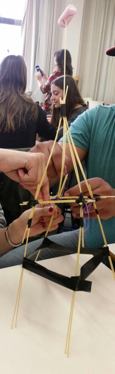 vviissuu's tweet photo. Dinàmica construcció de torres! #treballenequip #IDO15_16 #innovacio #ubmundet #pedagogiamola https://t.co/txRmBjZr4Y
