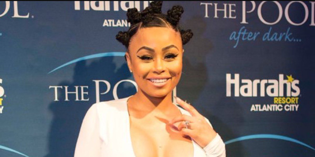 graceeleyae's tweet photo. What did you all think of @BLACCHYNA's bantu knots? Can't wait to see the twist out! || #geSlaps https://t.co/7B54leDYRt