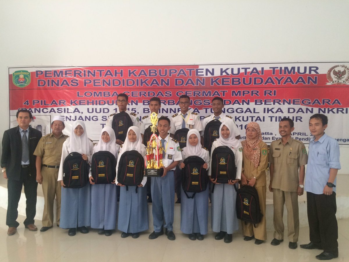 SmadaHolic's tweet photo. Team LCC 4 Pilar SMAN 2 Sangatta Utara yang berhasil meraih juara 1 di tingkat Kabupaten :D https://t.co/UwXG26yG6s