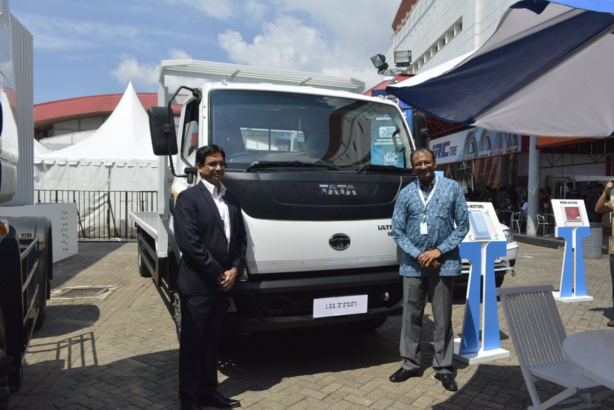 otoblitz_tv's tweet photo. Tata Trucks from TATA Motors #IIMS2016 #TataMotors #TataTrucks #Otoblitz @BiswadevS https://t.co/5HBRF4OQr8