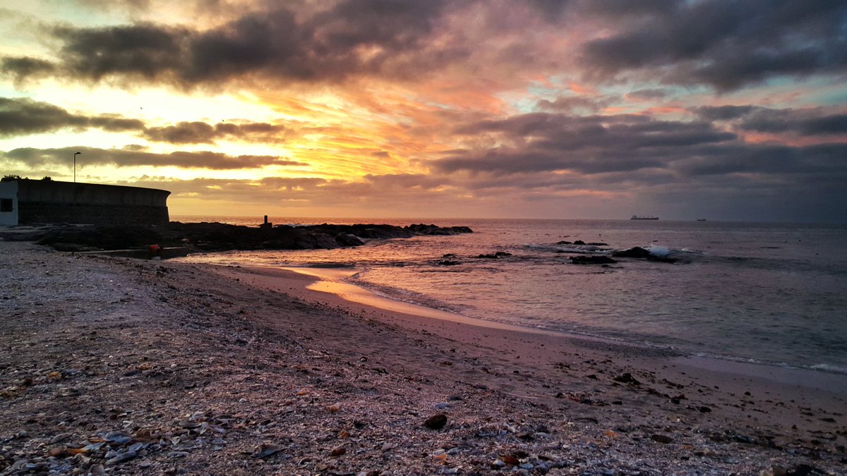 Some more pics from last night's amazing sunset over the <a href="/seapointprom/">Sea Point Promenade</a> @capetown
