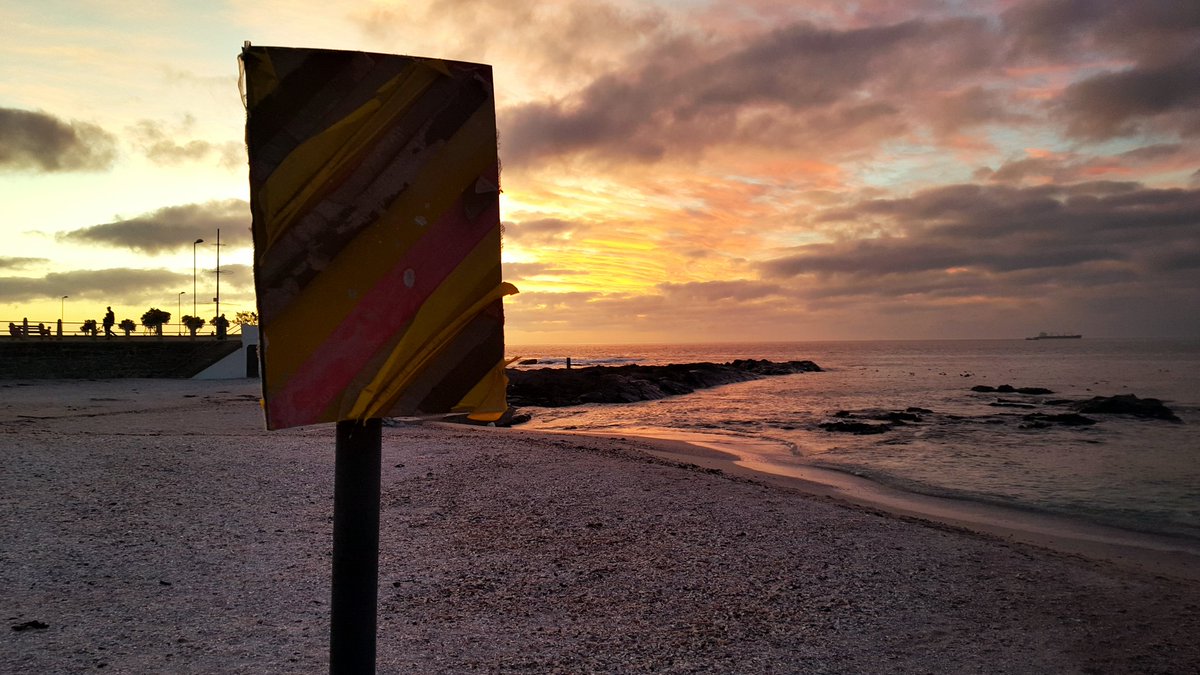 darrynvdwalt's tweet photo. Some more pics from last night's amazing sunset over the @seapointprom @capetown https://t.co/WCMb003v2l