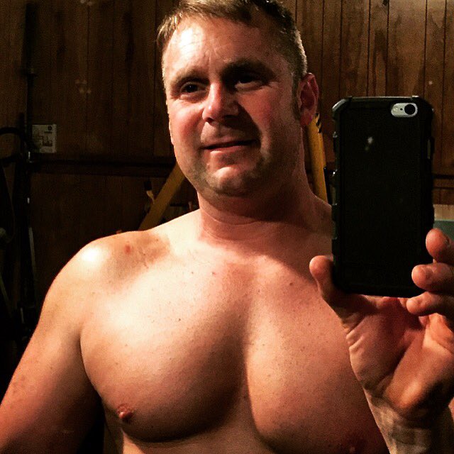 fitmbs's tweet photo. Feeling good. Just hit a new bench goal!!! #bustinit #pumped #amped https://t.co/symhVvsPj9