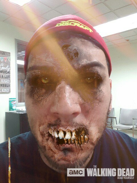 O_RodriguezIII's tweet photo. My face hurts #TWDFamily #OscarsRedHat #TWD4ever #TWDWalker https://t.co/OL7D8xPtYl