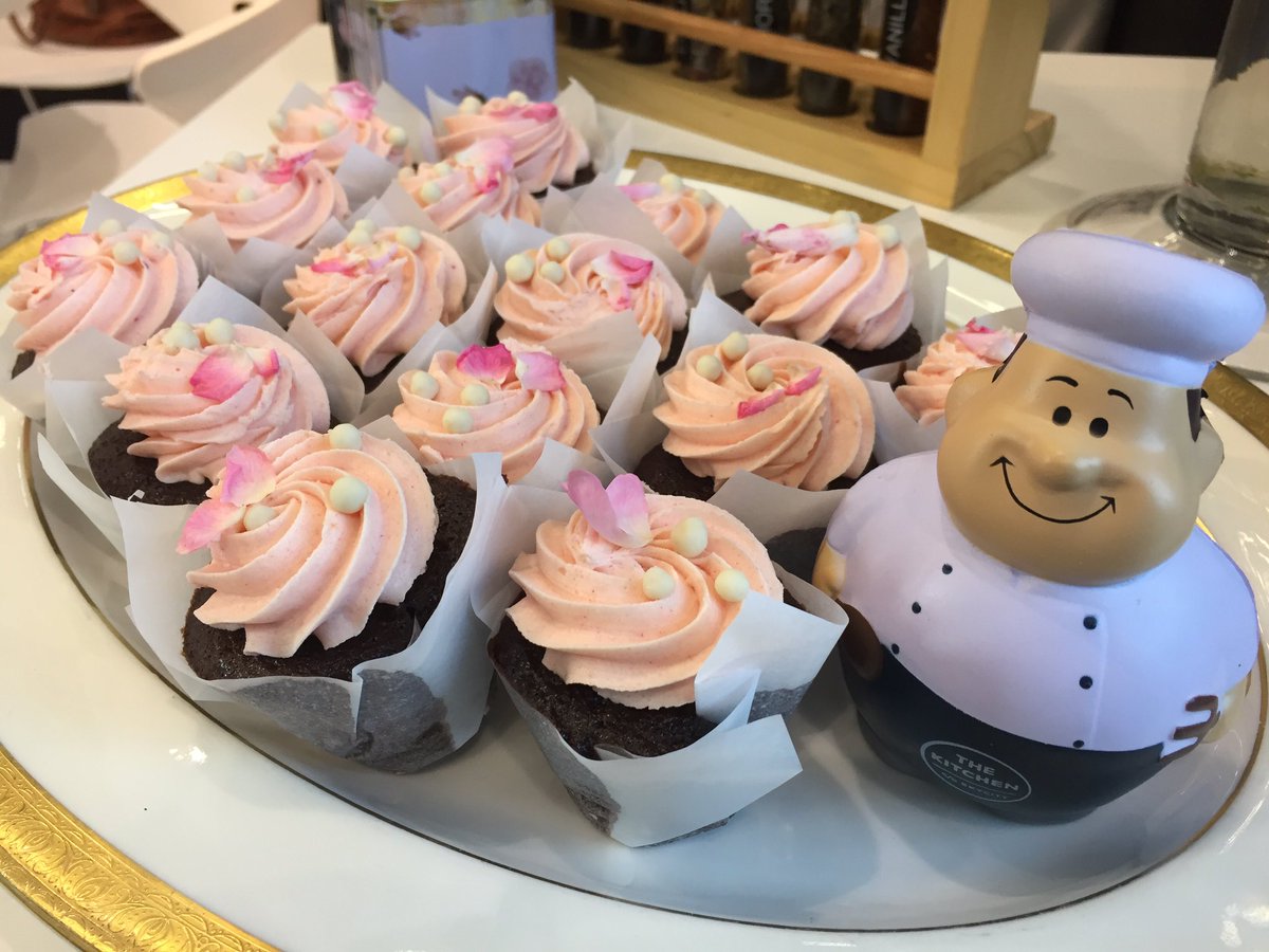 BeckyHare26's tweet photo. #Convene2016 Stress-Chef stressed by holding back on cupcakes https://t.co/PeaEGyCzck