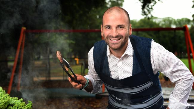 Celeb chef @gcalombariso to open Hellenic Republic restaurant in #Williamstown in June. https://t.co/BgHHIChHDm https://t.co/MWHDCdrwuC
